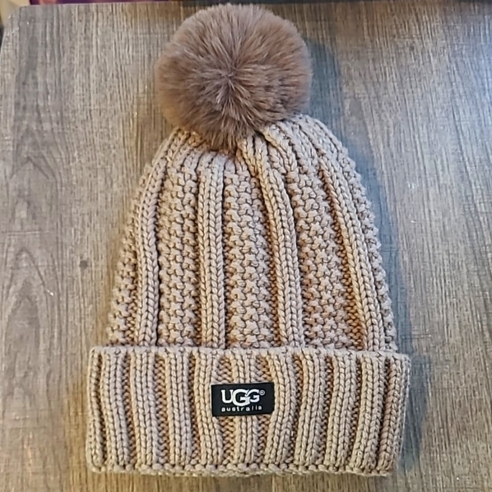 COPY - UGG POM HAT Winter Comfy